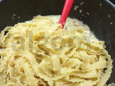 Makaronai su vištiena ir grybais grietinėlės-sūrio padaže Žingsnis 7