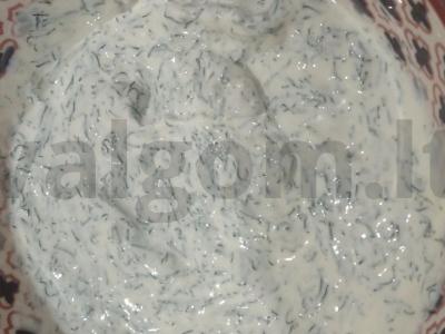 Nuostabi salotos su vištiena ir marinuotais agurkais Žingsnis 2