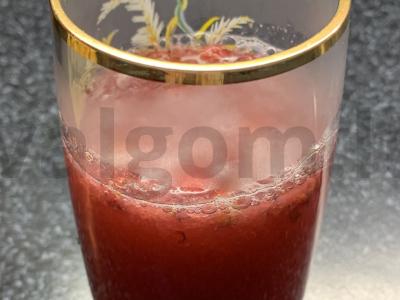 Vitamino uogų gėrimas su medumi pagrindine nuotrauka