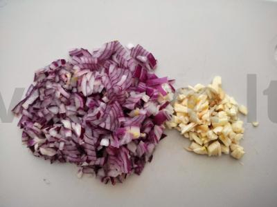 Ryžiai su jūros gėrybėmis ir daržovėmis, troškinti kokosų piene Žingsnis 1