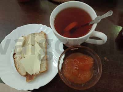 Sumuštiniai su sviestu ir abrikosų džemu Žingsnis 1