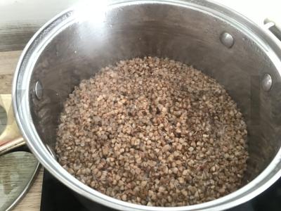 Sotūs grikių košė kaip garnyras prie bet kurio patiekalo Žingsnis 1