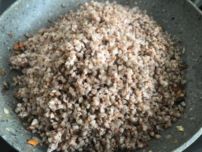 Sotūs grikių košė kaip garnyras prie bet kurio patiekalo Žingsnis 3