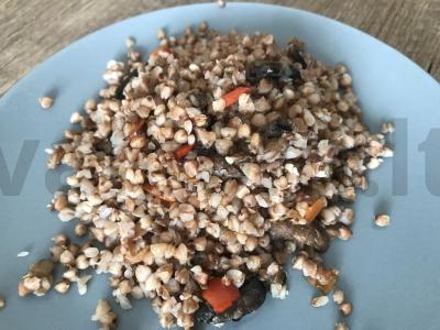 Sotūs grikių košė kaip garnyras prie bet kurio patiekalo pagrindine nuotrauka