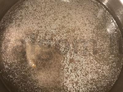 Harcho sriuba su kiauliena ant kaulų Žingsnis 2