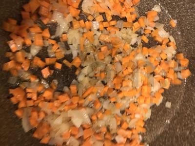 Harcho sriuba su kiauliena ant kaulų Žingsnis 5