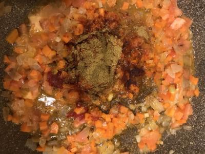 Harcho sriuba su kiauliena ant kaulų Žingsnis 6