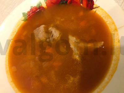 Harcho sriuba su kiauliena ant kaulų pagrindine nuotrauka