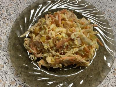 Rūkyta vištienos salotos su korėjietiška morkų ir Pekino kopūstu pagrindine nuotrauka