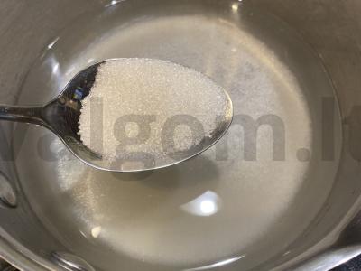 Konservuoti ananasai sirupe Žingsnis 1