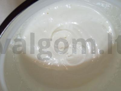 Namų plombyras su grietinėlėmis, kondensuotu pienu ir vafliais Žingsnis 1