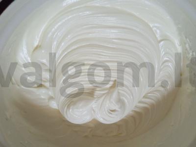 Namų plombyras su grietinėlėmis, kondensuotu pienu ir vafliais Žingsnis 2