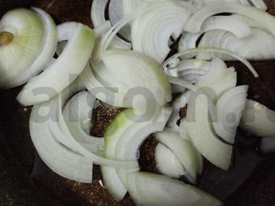 Troškinti kalmarai su svogūnais Žingsnis 1