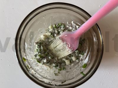 Krustingas skrebutis su žaliu svogūnu ir itališkais prieskoniais Žingsnis 3