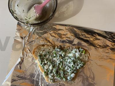 Krustingas skrebutis su žaliu svogūnu ir itališkais prieskoniais Žingsnis 4