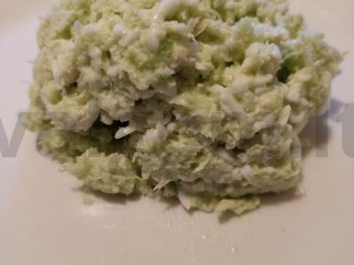 Žaliosios ridikėlių salotos pagrindine nuotrauka