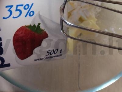 Desertas „Raudonas aksomas“ su braškių konfi Žingsnis 4