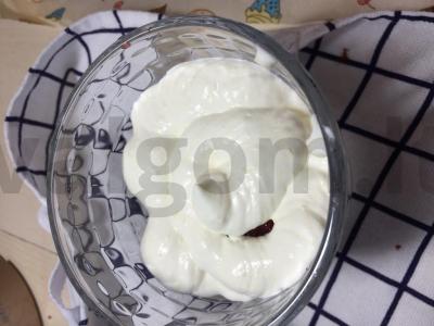 Desertas „Raudonas aksomas“ su braškių konfi Žingsnis 6