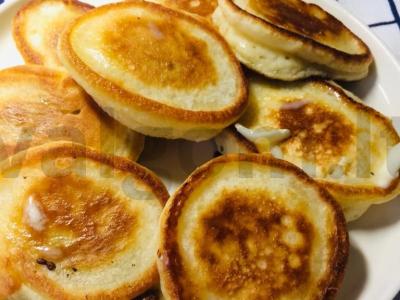 Blynai su šokoladu ir spanguolėmis pagrindine nuotrauka