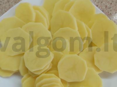 Mikrobangų krosnelėje kepti bulvių traškučiai Žingsnis 1