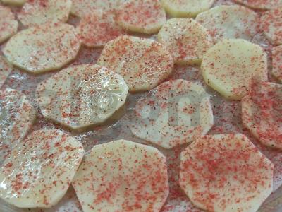 Mikrobangų krosnelėje kepti bulvių traškučiai Žingsnis 3