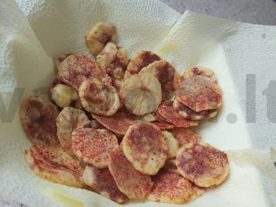 Mikrobangų krosnelėje kepti bulvių traškučiai pagrindine nuotrauka