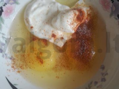 Dešrelių, pomidorų ir žaliųjų pupelių apkepas Žingsnis 4