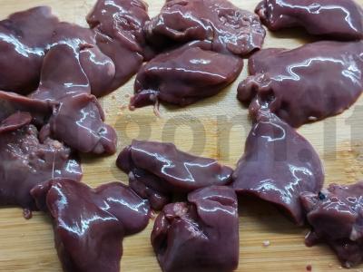 Grietininė vištienos kepenėlė kepta su svogūnais Žingsnis 1