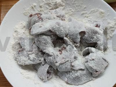 Grietininė vištienos kepenėlė kepta su svogūnais Žingsnis 4