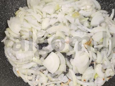 Grietininė vištienos kepenėlė kepta su svogūnais Žingsnis 7