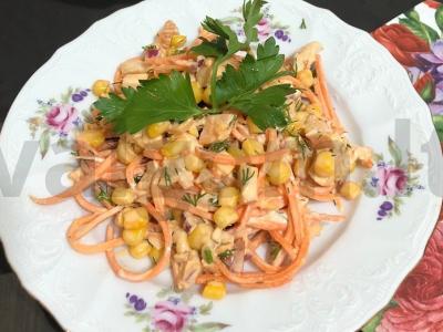 Korėjietiška salota pagrindine nuotrauka