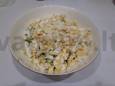 Vasaros daržovių okroška su dešrelėmis ant rauginto pieno Žingsnis 3