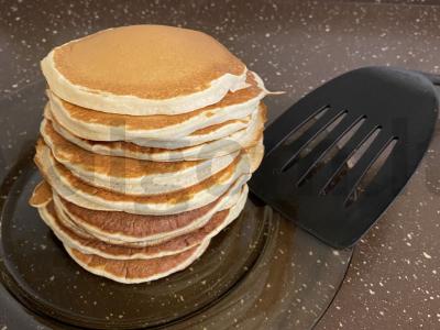 Pankūkos purios ant kefyro pagrindine nuotrauka