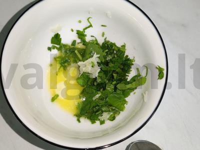 Pieninė kukurūzai su česnaku ir žolelėmis Žingsnis 4