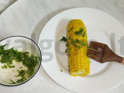 Pieninė kukurūzai su česnaku ir žolelėmis Žingsnis 5