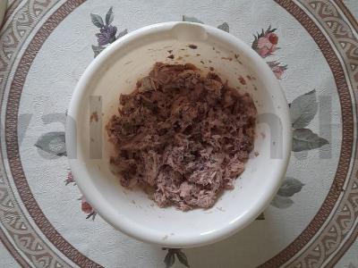 Salotas „Ivasis“ su žuvimi, bulvėmis ir marinuotais agurkais Žingsnis 1