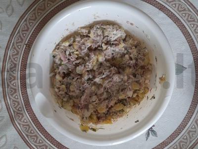 Salotas „Ivasis“ su žuvimi, bulvėmis ir marinuotais agurkais Žingsnis 3