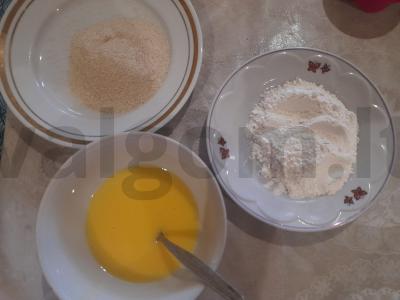 Nuostabūs vištienos kotletai džiūvėsėliuose Žingsnis 2