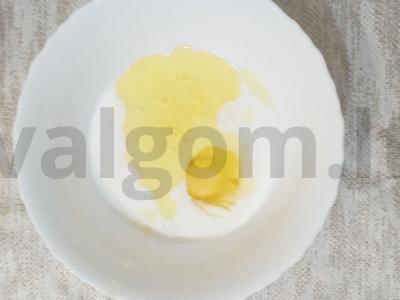 Švelnūs blynai iš rūgštaus pieno Žingsnis 1