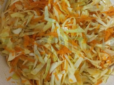 Kopūstų ir žuvies konservų pyragėliai Žingsnis 1