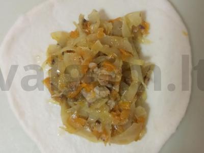 Kopūstų ir žuvies konservų pyragėliai Žingsnis 4