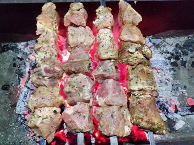 Tirpstanti burnoje kiauliena su vynu ir prieskoniais Žingsnis 2