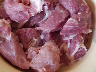 Tradiciškas kiaulienos šašlykas Žingsnis 1