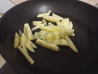 Kepta bulvė su jūros kopūstais ir svogūnais Žingsnis 1