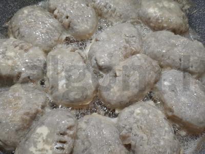 Žuvies kotletai su manų kruopomis Žingsnis 6