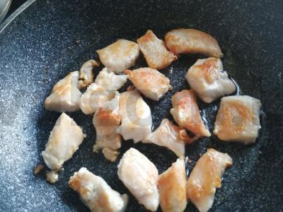 Pupelių salotos su vištiena Žingsnis 1