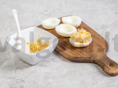 Įdaryti kiaušiniai su sūriu ir česnaku Žingsnis 2