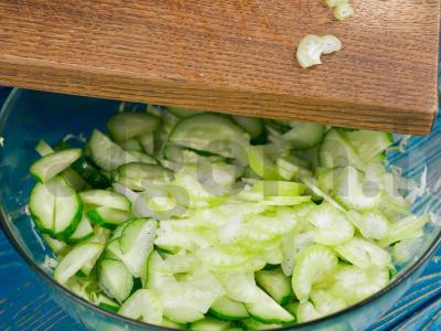 Pavasarinė daržovių salotos. Sveika mityba su Olga Žingsnis 1