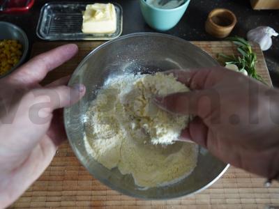 Tako su krevetėmis, čili ir sūrio padažu Žingsnis 1