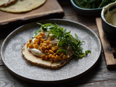 Tako su krevetėmis, čili ir sūrio padažu pagrindine nuotrauka